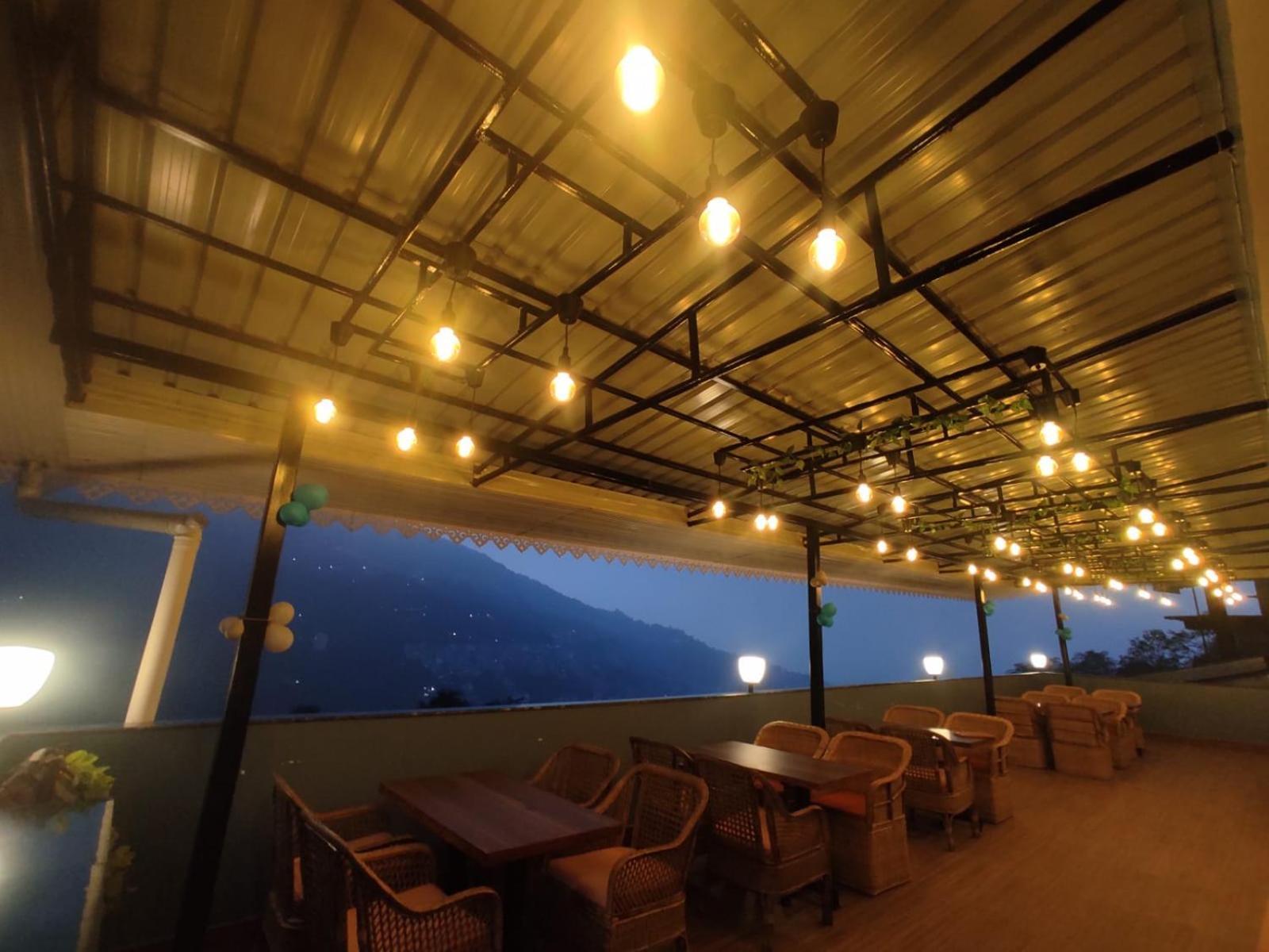 Maplewood Hotel & Spa Gangtok Exterior photo