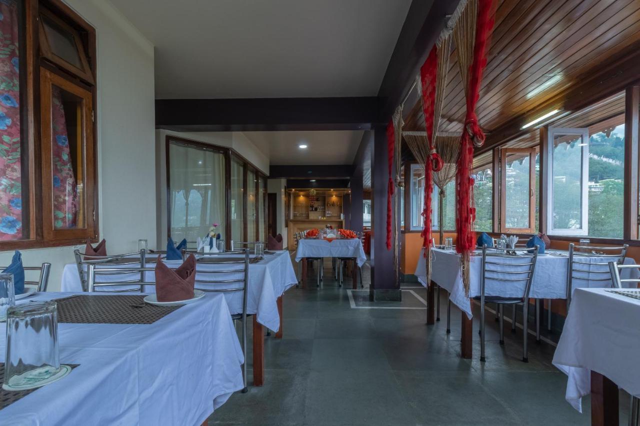 Maplewood Hotel & Spa Gangtok Exterior photo
